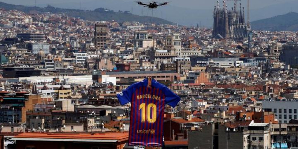 Jersey Baru Barcelona Diperkenalkan Pakai Drone 